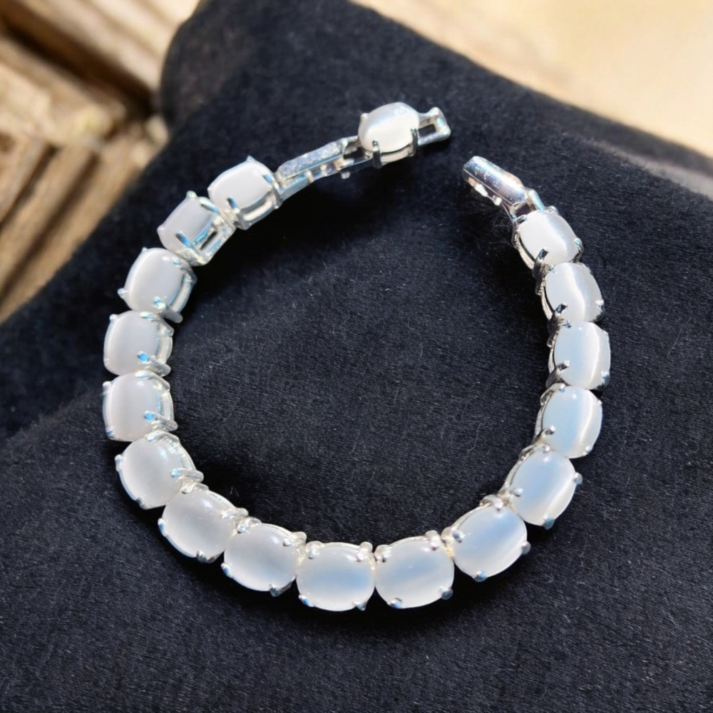 AVON Moonglow Cab Rhinestone Bracelet signed with extender